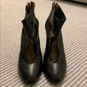 Aquazzura black pumps!!